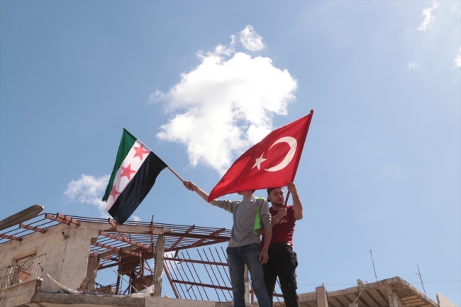 İdlibliler rejimin saldırılarına karşı Türkiye’den yardım istedi